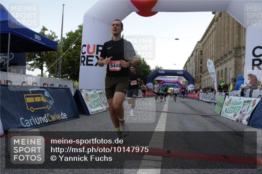 06.09.2026 - CURREX Alsterlauf Yannick Fuchs http://msf.ph/oto/10147975 06.09.2026 09:49:13 Ziel 2009, 2216, 3880, 3898, 4037, 4249, 5068, 5251, 5448, 5667, 5924, 6173, 6380, 6415, 8106 meine-sportfotos.de