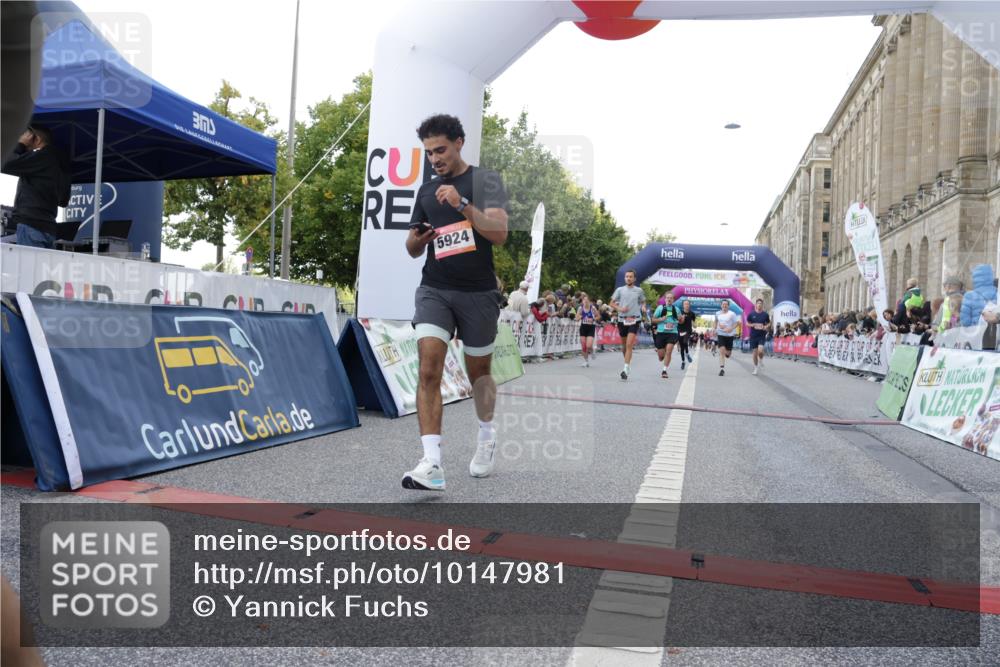 06.09.2026 - CURREX Alsterlauf Yannick Fuchs http://msf.ph/oto/10147981 06.09.2026 09:49:13 Ziel 2009, 2216, 3880, 3898, 4037, 4249, 5068, 5251, 5448, 5667, 5924, 6173, 6380, 6415, 8106 meine-sportfotos.de