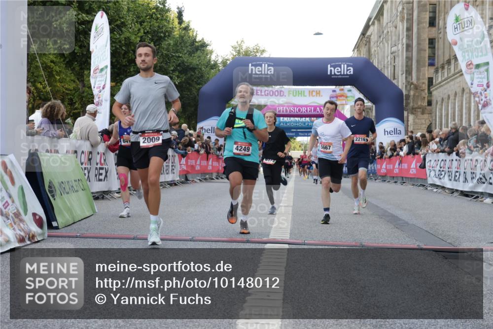 06.09.2026 - CURREX Alsterlauf Yannick Fuchs http://msf.ph/oto/10148012 06.09.2026 09:49:15 Ziel 2009, 2216, 3845, 3898, 4249, 5331, 5448, 5667, 5924, 6173, 6380, 6415, 8065 meine-sportfotos.de