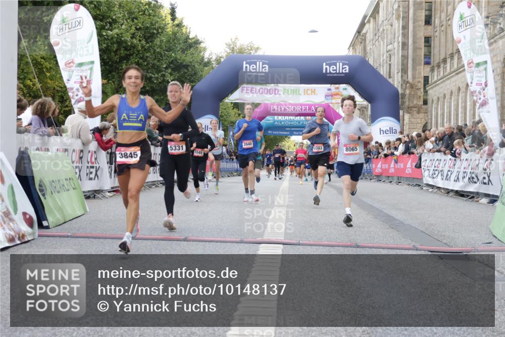 06.09.2026 - CURREX Alsterlauf Yannick Fuchs http://msf.ph/oto/10148137 06.09.2026 09:49:19 Ziel 1045, 2009, 2216, 3383, 3845, 3940, 4249, 4722, 4999, 5331, 5667, 5784, 5924, 6173, 6415, 8065 meine-sportfotos.de