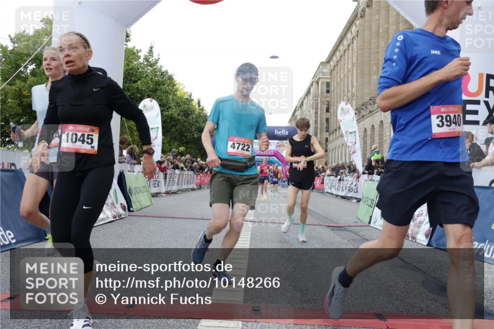 06.09.2026 - CURREX Alsterlauf Yannick Fuchs http://msf.ph/oto/10148266 06.09.2026 09:49:24 Ziel 1045, 2216, 2812, 3246, 3383, 3845, 3940, 4722, 4999, 5331, 5784, 6105, 6123, 6173, 6181, 6240, 8065 meine-sportfotos.de