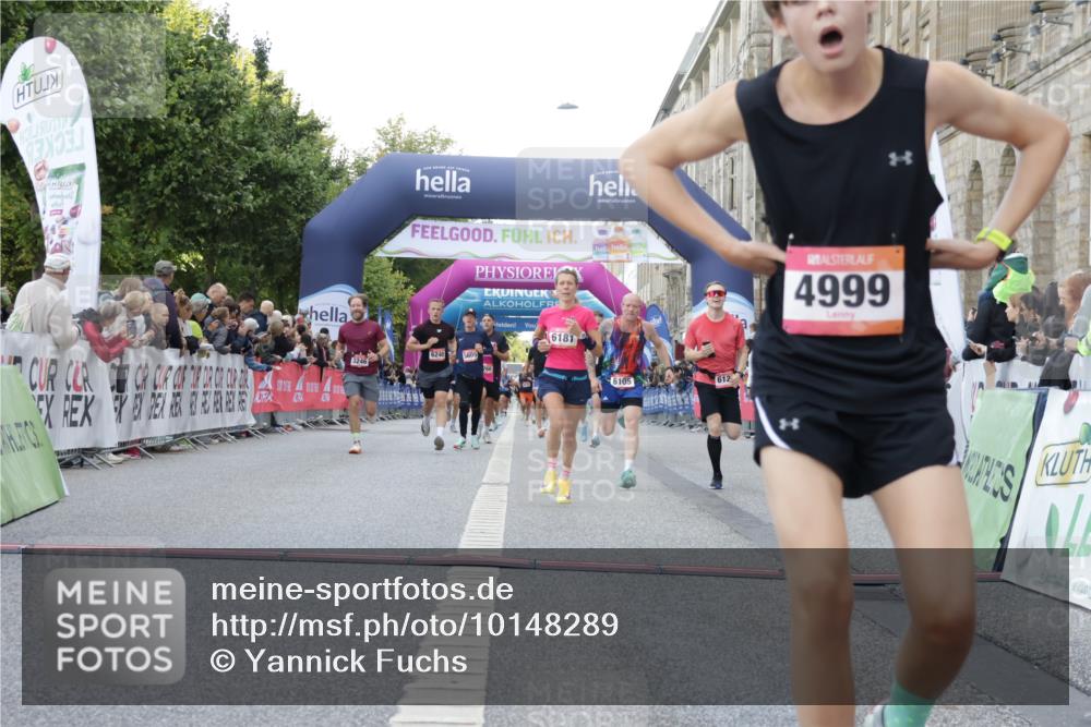 06.09.2026 - CURREX Alsterlauf Yannick Fuchs http://msf.ph/oto/10148289 06.09.2026 09:49:25 Ziel 1045, 2812, 3246, 3383, 3845, 3940, 4722, 4999, 5331, 5605, 5760, 5784, 6105, 6123, 6181, 6240, 8065 meine-sportfotos.de
