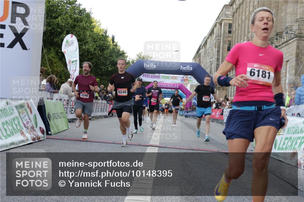 06.09.2026 - CURREX Alsterlauf Yannick Fuchs http://msf.ph/oto/10148395 06.09.2026 09:49:28 Ziel 1045, 2112, 2812, 3033, 3246, 3383, 3940, 4722, 4999, 5605, 5760, 5784, 6105, 6123, 6181, 6240 meine-sportfotos.de