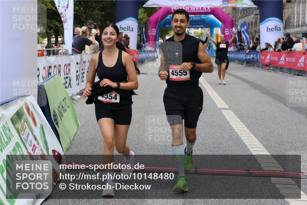 06.09.2026 - CURREX Alsterlauf Strokosch-Dieckow http://msf.ph/oto/10148480 06.09.2026 10:29:12 Ziel 4554, 4555 meine-sportfotos.de