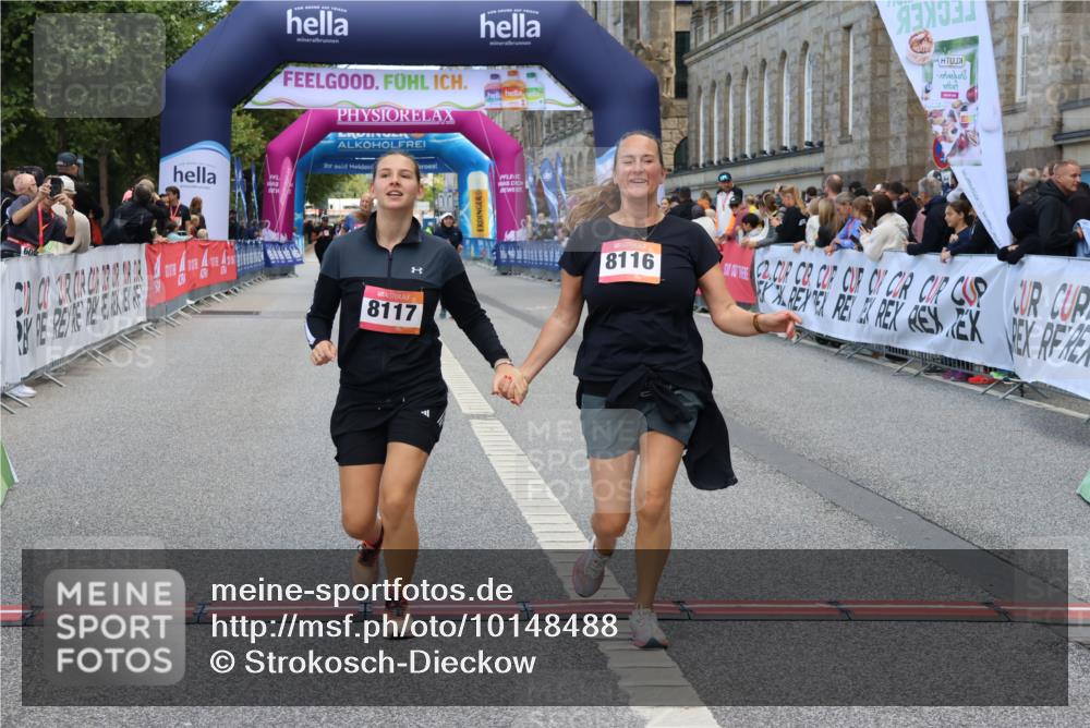 06.09.2026 - CURREX Alsterlauf Strokosch-Dieckow http://msf.ph/oto/10148488 06.09.2026 10:29:20 Ziel 8116, 8117 meine-sportfotos.de