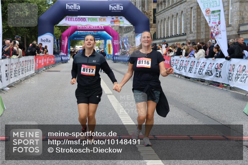 06.09.2026 - CURREX Alsterlauf Strokosch-Dieckow http://msf.ph/oto/10148491 06.09.2026 10:29:20 Ziel 8116, 8117 meine-sportfotos.de