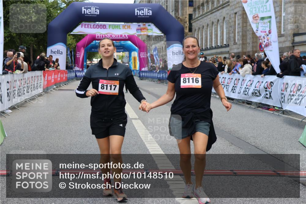 06.09.2026 - CURREX Alsterlauf Strokosch-Dieckow http://msf.ph/oto/10148510 06.09.2026 10:29:20 Ziel 8116, 8117 meine-sportfotos.de