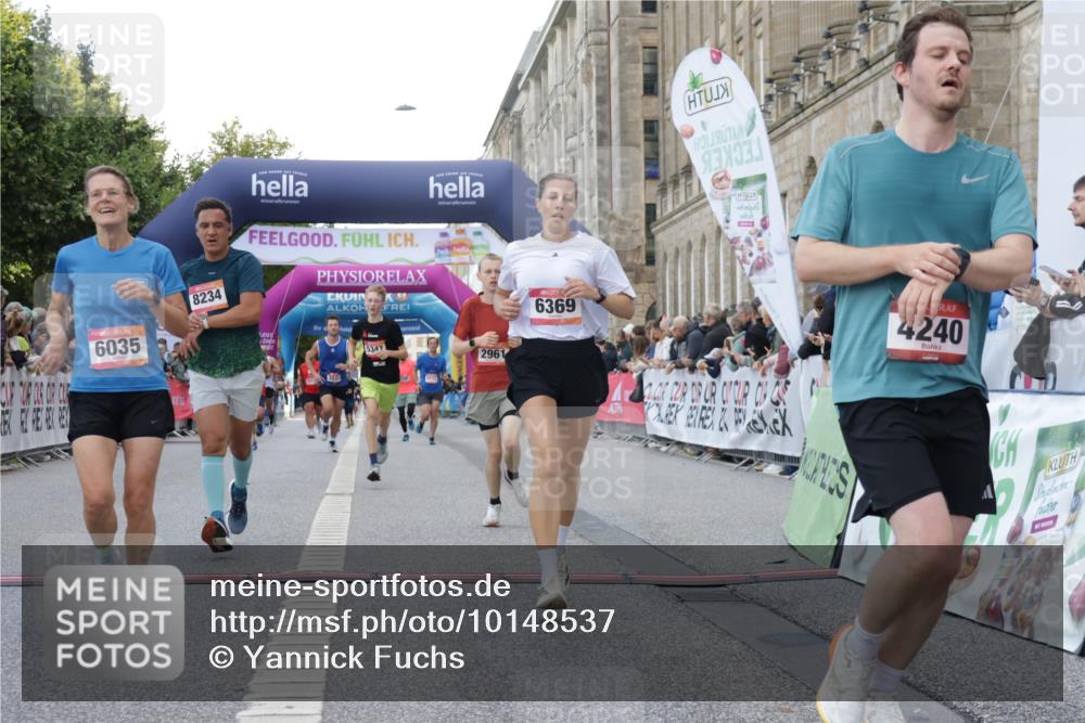 06.09.2026 - CURREX Alsterlauf Yannick Fuchs http://msf.ph/oto/10148537 06.09.2026 09:49:39 Ziel 2112, 2373, 2577, 2961, 3223, 3876, 4240, 4275, 4896, 5175, 5347, 6035, 6358, 6369, 8073, 8234 meine-sportfotos.de