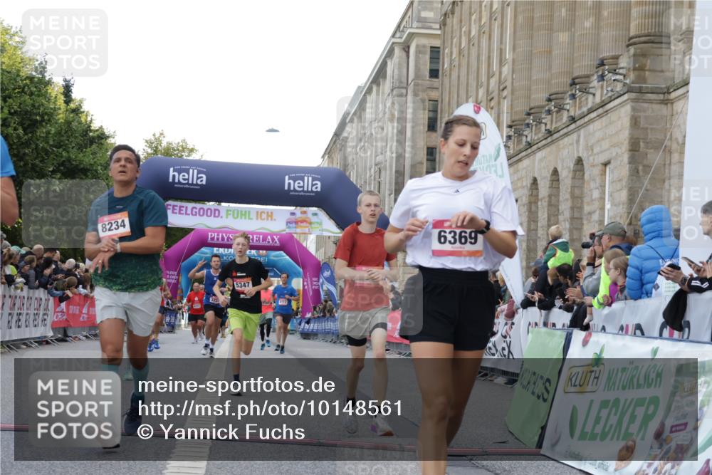 06.09.2026 - CURREX Alsterlauf Yannick Fuchs http://msf.ph/oto/10148561 06.09.2026 09:49:40 Ziel 2373, 2577, 2961, 3223, 3876, 4240, 4275, 4896, 5175, 5347, 6035, 6358, 6369, 8073, 8234 meine-sportfotos.de
