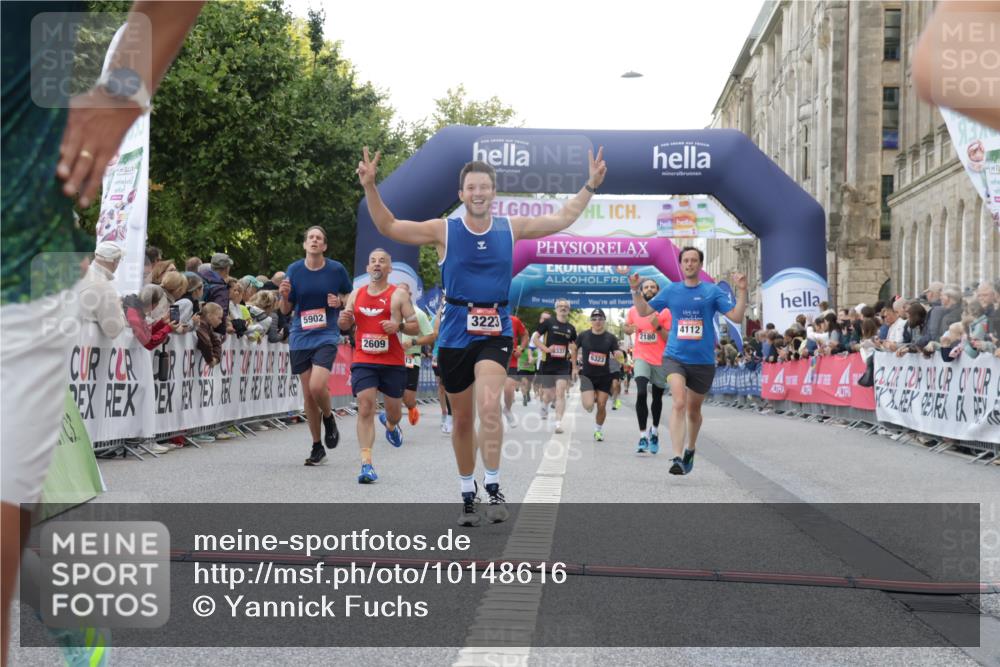 06.09.2026 - CURREX Alsterlauf Yannick Fuchs http://msf.ph/oto/10148616 06.09.2026 09:49:43 Ziel 2180, 2373, 2577, 2609, 2870, 2961, 3113, 3223, 3876, 4112, 4240, 4275, 5175, 5347, 5902, 6035, 6323, 6358, 6369, 8234, 8337 meine-sportfotos.de