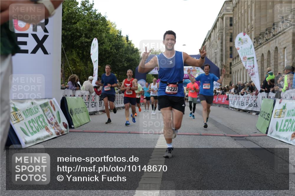 06.09.2026 - CURREX Alsterlauf Yannick Fuchs http://msf.ph/oto/10148670 06.09.2026 09:49:45 Ziel 2180, 2577, 2609, 2870, 2961, 3063, 3113, 3223, 3368, 4112, 4212, 4240, 5175, 5347, 5902, 6035, 6323, 6369, 8234, 8337 meine-sportfotos.de