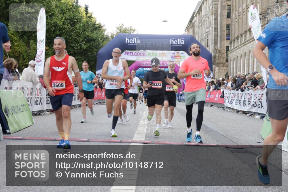 06.09.2026 - CURREX Alsterlauf Yannick Fuchs http://msf.ph/oto/10148712 06.09.2026 09:49:47 Ziel 2180, 2609, 2870, 2961, 3063, 3113, 3223, 3368, 4112, 4212, 5175, 5347, 5902, 6323, 8234, 8337 meine-sportfotos.de