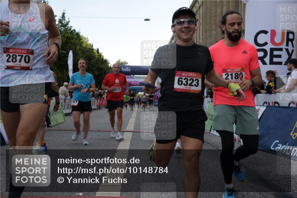 06.09.2026 - CURREX Alsterlauf Yannick Fuchs http://msf.ph/oto/10148784 06.09.2026 09:49:49 Ziel 2180, 2609, 2870, 3063, 3113, 3223, 3368, 4112, 4161, 4212, 4932, 5175, 5346, 5347, 5902, 6323, 8337 meine-sportfotos.de