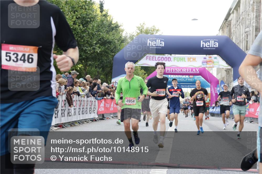 06.09.2026 - CURREX Alsterlauf Yannick Fuchs http://msf.ph/oto/10148915 06.09.2026 09:49:55 Ziel 2094, 2814, 2823, 3063, 3113, 3368, 3492, 4142, 4161, 4212, 4428, 4532, 4932, 4951, 4954, 5346, 6010, 6323, 6475, 8337 meine-sportfotos.de