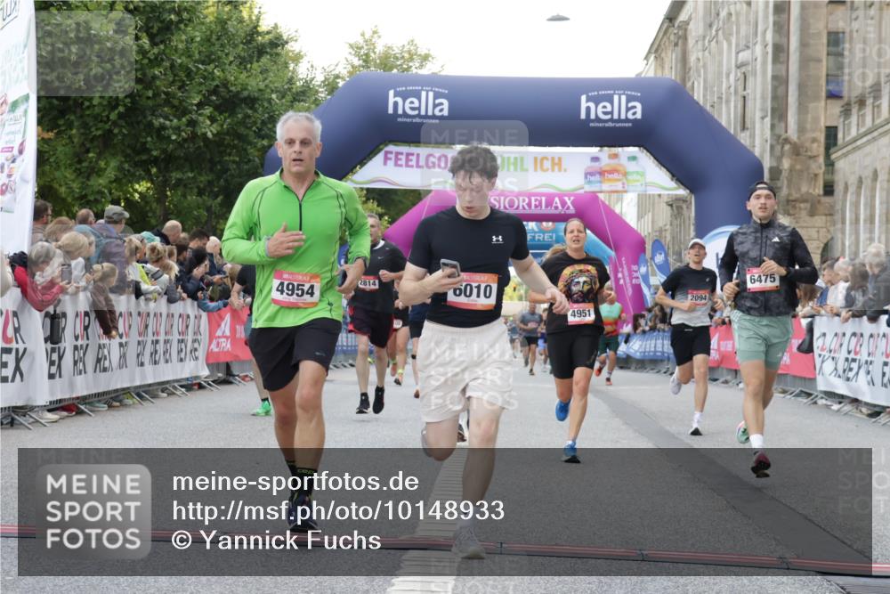 06.09.2026 - CURREX Alsterlauf Yannick Fuchs http://msf.ph/oto/10148933 06.09.2026 09:49:56 Ziel 2094, 2814, 2823, 3063, 3368, 3492, 4142, 4161, 4212, 4428, 4532, 4932, 4951, 4954, 5346, 6010, 6475 meine-sportfotos.de