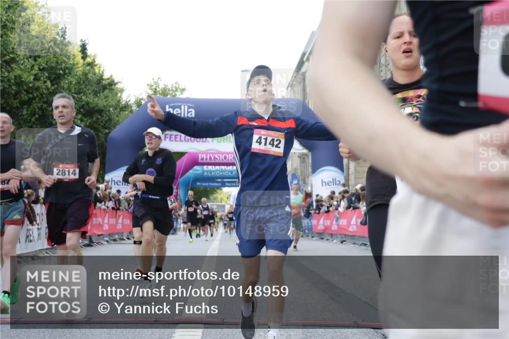 06.09.2026 - CURREX Alsterlauf Yannick Fuchs http://msf.ph/oto/10148959 06.09.2026 09:50:00 Ziel 2094, 2814, 2823, 3492, 4105, 4142, 4161, 4428, 4532, 4932, 4951, 4954, 5346, 5628, 5744, 5834, 6010, 6157, 6475 meine-sportfotos.de