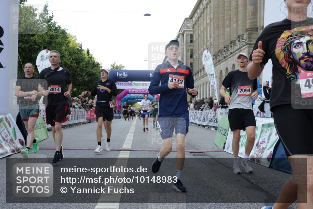 06.09.2026 - CURREX Alsterlauf Yannick Fuchs http://msf.ph/oto/10148983 06.09.2026 09:50:00 Ziel 2094, 2814, 2823, 3492, 4105, 4142, 4161, 4428, 4532, 4932, 4951, 4954, 5346, 5628, 5744, 5834, 6010, 6157, 6475 meine-sportfotos.de