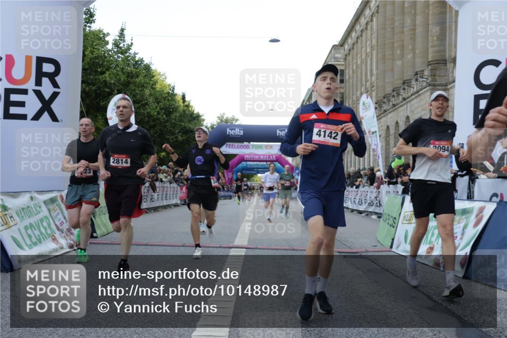 06.09.2026 - CURREX Alsterlauf Yannick Fuchs http://msf.ph/oto/10148987 06.09.2026 09:50:01 Ziel 2094, 2814, 2823, 3492, 4105, 4142, 4161, 4428, 4532, 4932, 4951, 4954, 5346, 5628, 5744, 5834, 6010, 6157, 6475 meine-sportfotos.de