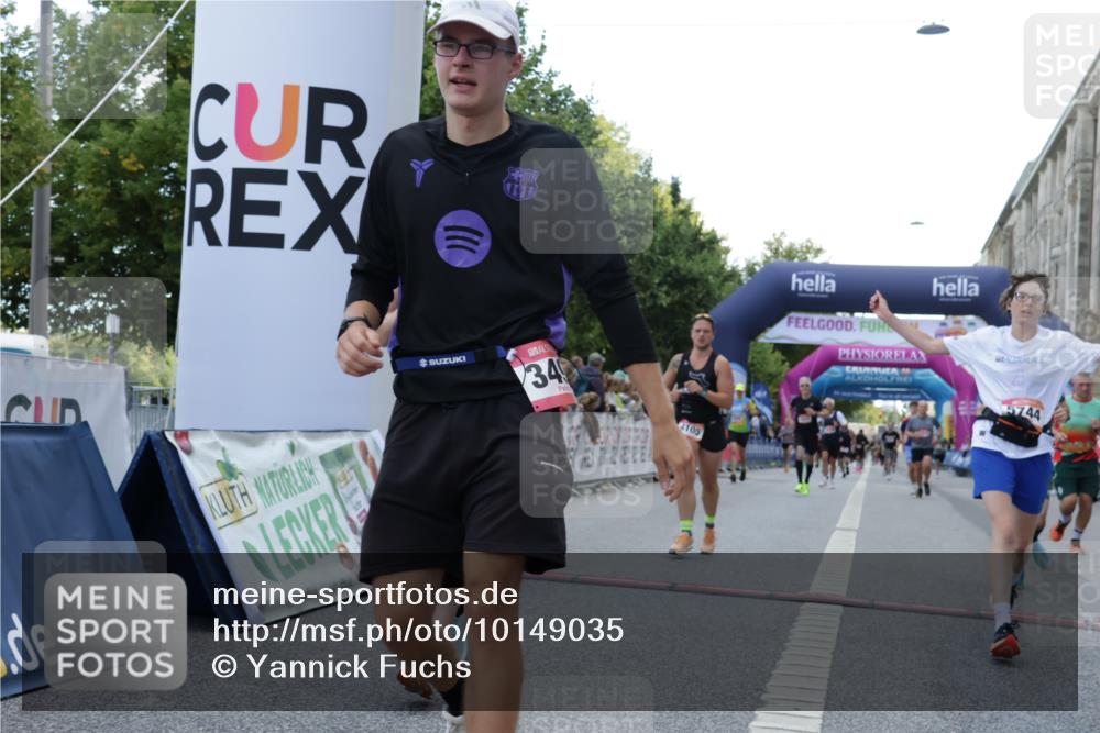 06.09.2026 - CURREX Alsterlauf Yannick Fuchs http://msf.ph/oto/10149035 06.09.2026 09:50:03 Ziel 2020, 2094, 2814, 2823, 3492, 3739, 4105, 4142, 4393, 4951, 4954, 5628, 5744, 5834, 6010, 6157, 6475 meine-sportfotos.de