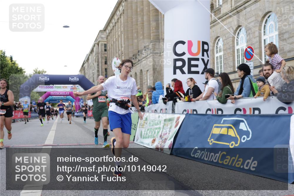 06.09.2026 - CURREX Alsterlauf Yannick Fuchs http://msf.ph/oto/10149042 06.09.2026 09:50:04 Ziel 2020, 2094, 2639, 2814, 2823, 3492, 3739, 4105, 4142, 4393, 4951, 4954, 5316, 5628, 5744, 5834, 6010, 6157, 6428, 6475 meine-sportfotos.de