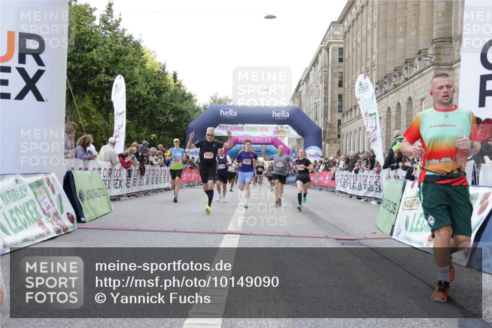06.09.2026 - CURREX Alsterlauf Yannick Fuchs http://msf.ph/oto/10149090 06.09.2026 09:50:06 Ziel 2020, 2094, 2639, 2814, 2823, 3492, 3739, 4105, 4142, 4393, 4951, 5316, 5628, 5744, 5834, 6157, 6428 meine-sportfotos.de