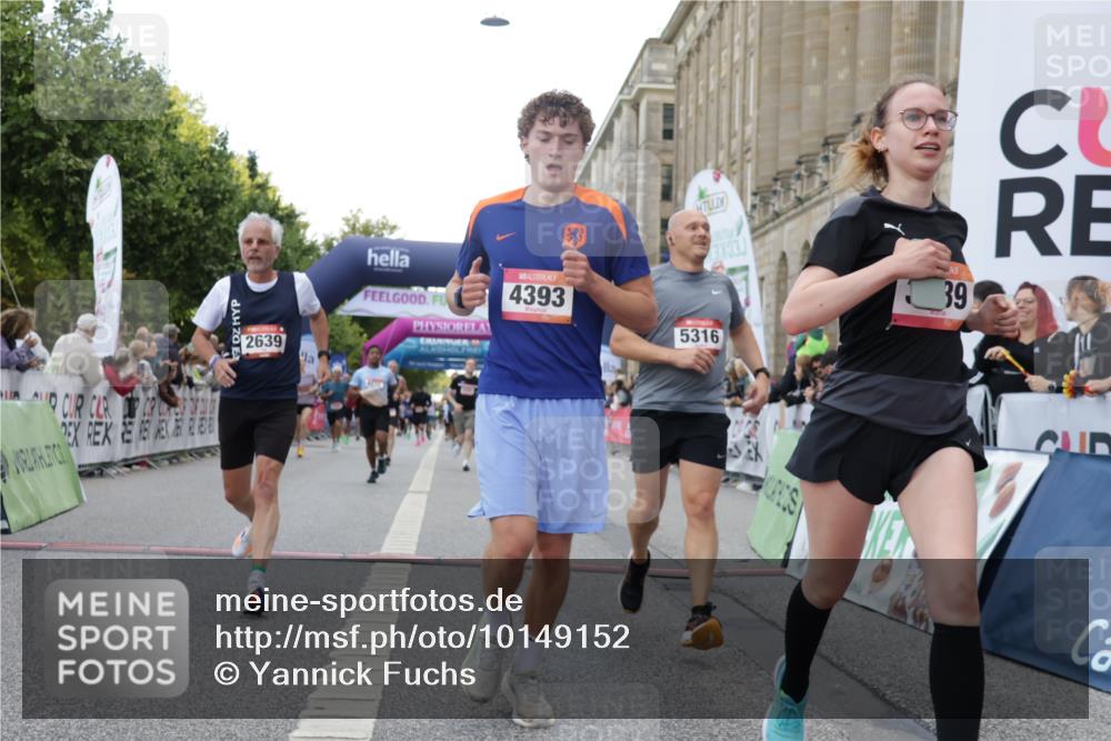 06.09.2026 - CURREX Alsterlauf Yannick Fuchs http://msf.ph/oto/10149152 06.09.2026 09:50:09 Ziel 2020, 2256, 2639, 3739, 4083, 4101, 4105, 4393, 4435, 5191, 5316, 5628, 5744, 5834, 6157, 6274, 6428 meine-sportfotos.de