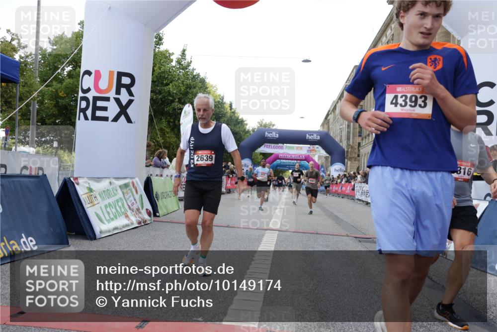 06.09.2026 - CURREX Alsterlauf Yannick Fuchs http://msf.ph/oto/10149174 06.09.2026 09:50:10 Ziel 2020, 2256, 2639, 3739, 4083, 4101, 4105, 4393, 4435, 5191, 5316, 5628, 5744, 5834, 5981, 6077, 6274, 6428 meine-sportfotos.de