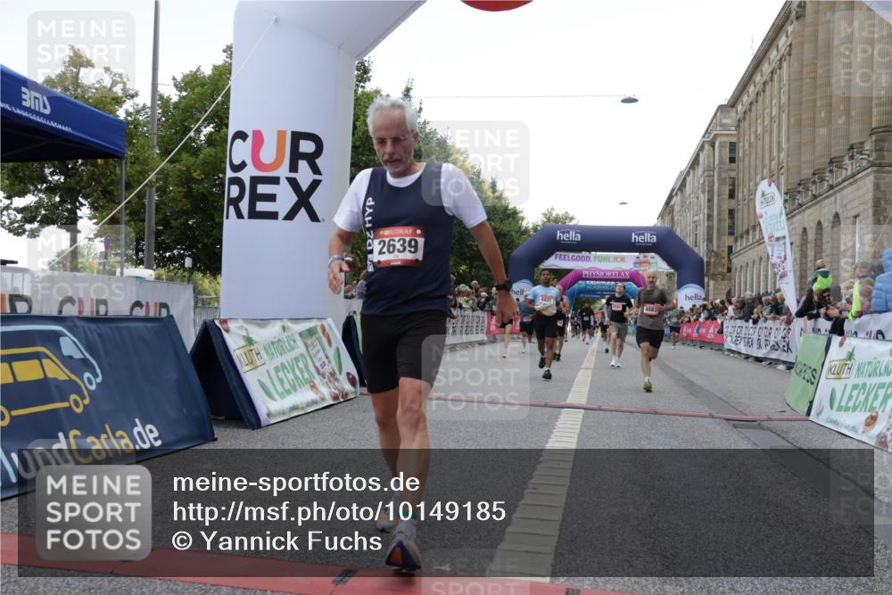 06.09.2026 - CURREX Alsterlauf Yannick Fuchs http://msf.ph/oto/10149185 06.09.2026 09:50:11 Ziel 2020, 2256, 2639, 3739, 4083, 4101, 4105, 4393, 4435, 5191, 5316, 5628, 5834, 5981, 6077, 6274, 6428 meine-sportfotos.de