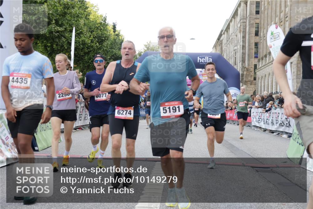 06.09.2026 - CURREX Alsterlauf Yannick Fuchs http://msf.ph/oto/10149279 06.09.2026 09:50:15 Ziel 2256, 2639, 2720, 3333, 3455, 3488, 3739, 4083, 4101, 4393, 4435, 4541, 5191, 5264, 5316, 5326, 5949, 5981, 6077, 6248, 6274, 6428 meine-sportfotos.de