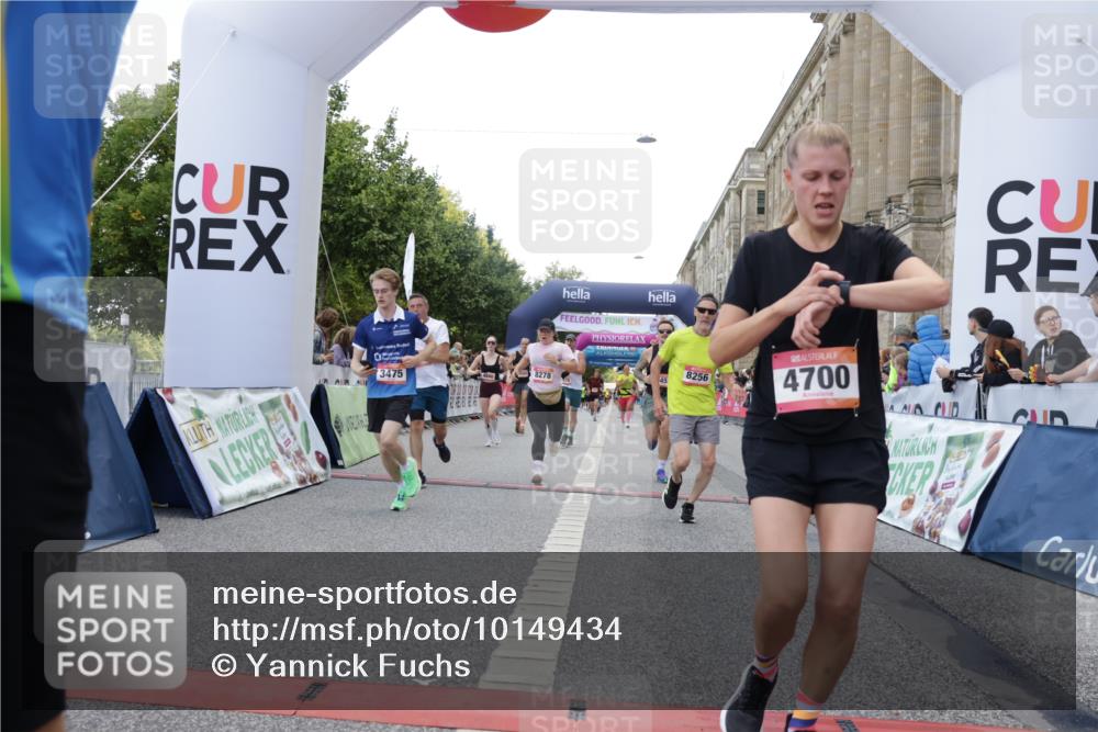 06.09.2026 - CURREX Alsterlauf Yannick Fuchs http://msf.ph/oto/10149434 06.09.2026 09:50:23 Ziel 2453, 2720, 2878, 3044, 3333, 3455, 3475, 3488, 4541, 4568, 4700, 4840, 5006, 5264, 5326, 5631, 5949, 6248, 8156, 8256, 8278 meine-sportfotos.de