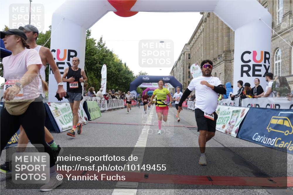 06.09.2026 - CURREX Alsterlauf Yannick Fuchs http://msf.ph/oto/10149455 06.09.2026 09:50:27 Ziel 2411, 2453, 2878, 3044, 3333, 3475, 4568, 4700, 4755, 4840, 5006, 5631, 5946, 6248, 6427, 8156, 8256, 8278 meine-sportfotos.de
