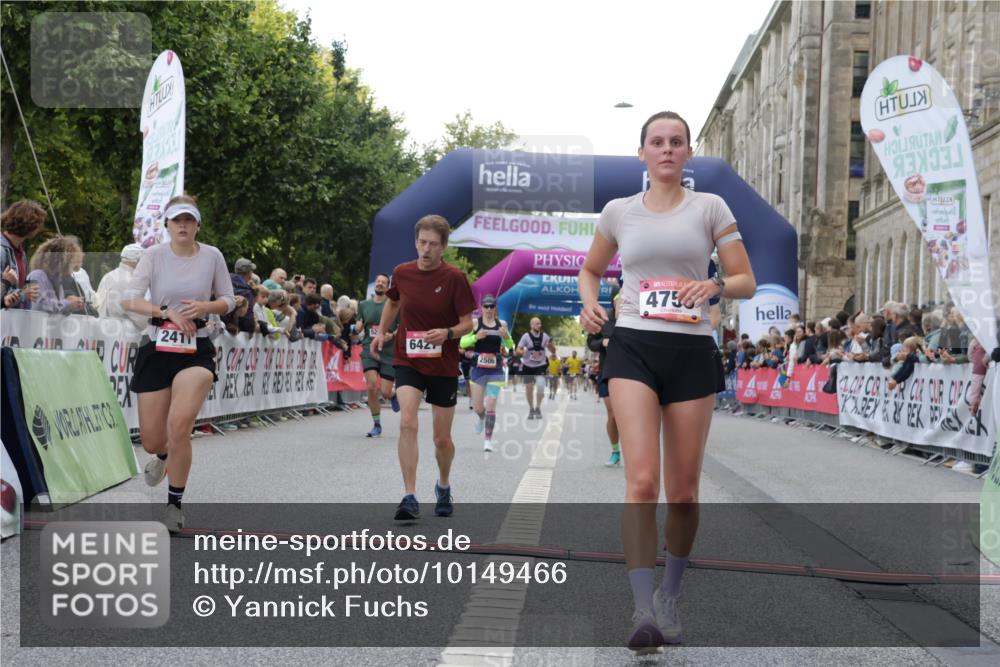 06.09.2026 - CURREX Alsterlauf Yannick Fuchs http://msf.ph/oto/10149466 06.09.2026 09:50:29 Ziel 2411, 2453, 2506, 2878, 3044, 3475, 4568, 4755, 4840, 4897, 5006, 5299, 5631, 5946, 6427, 8156, 8256, 8278 meine-sportfotos.de