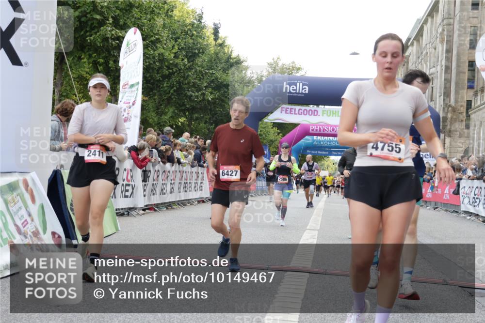 06.09.2026 - CURREX Alsterlauf Yannick Fuchs http://msf.ph/oto/10149467 06.09.2026 09:50:30 Ziel 2411, 2453, 2506, 2878, 3044, 3475, 4568, 4755, 4840, 4897, 5006, 5299, 5631, 5946, 6427, 8156, 8256, 8278 meine-sportfotos.de