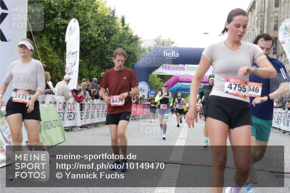 06.09.2026 - CURREX Alsterlauf Yannick Fuchs http://msf.ph/oto/10149470 06.09.2026 09:50:31 Ziel 2411, 2453, 2506, 2878, 2937, 3044, 4568, 4755, 4840, 4897, 5299, 5631, 5946, 6427, 8156 meine-sportfotos.de