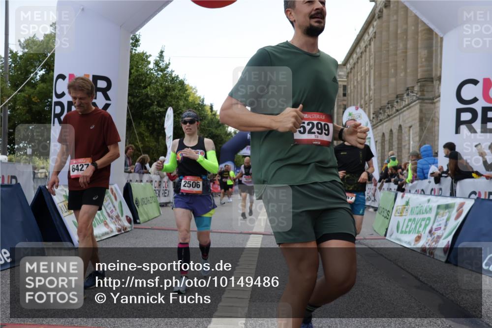 06.09.2026 - CURREX Alsterlauf Yannick Fuchs http://msf.ph/oto/10149486 06.09.2026 09:50:35 Ziel 2411, 2506, 2937, 3402, 4755, 4897, 5274, 5299, 5631, 5946, 6427, 8160 meine-sportfotos.de