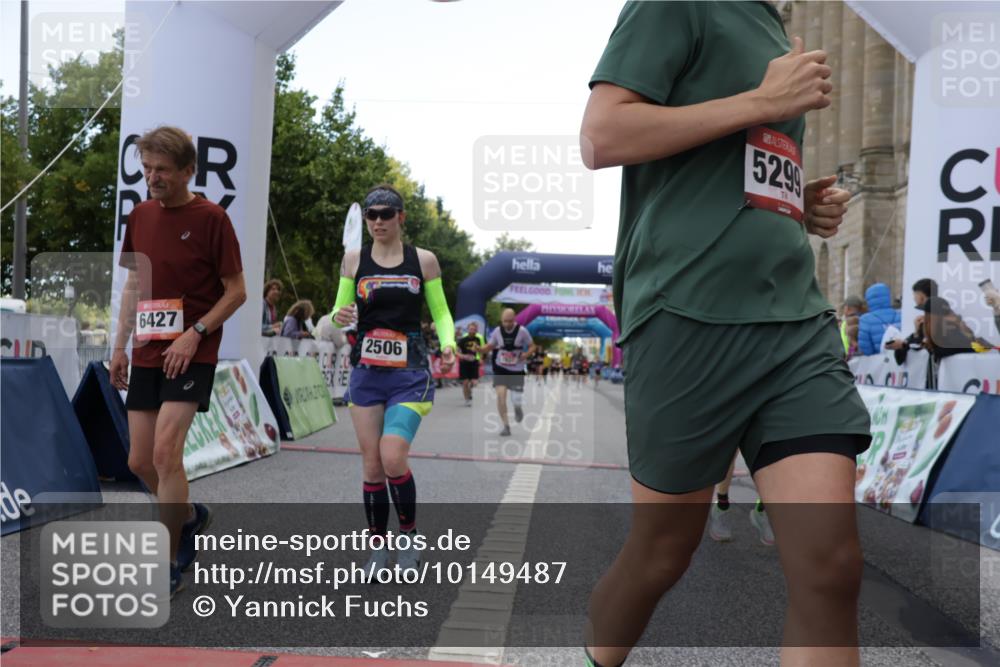 06.09.2026 - CURREX Alsterlauf Yannick Fuchs http://msf.ph/oto/10149487 06.09.2026 09:50:35 Ziel 2411, 2506, 2937, 3402, 4755, 4897, 5274, 5299, 5631, 5946, 6427, 8160 meine-sportfotos.de