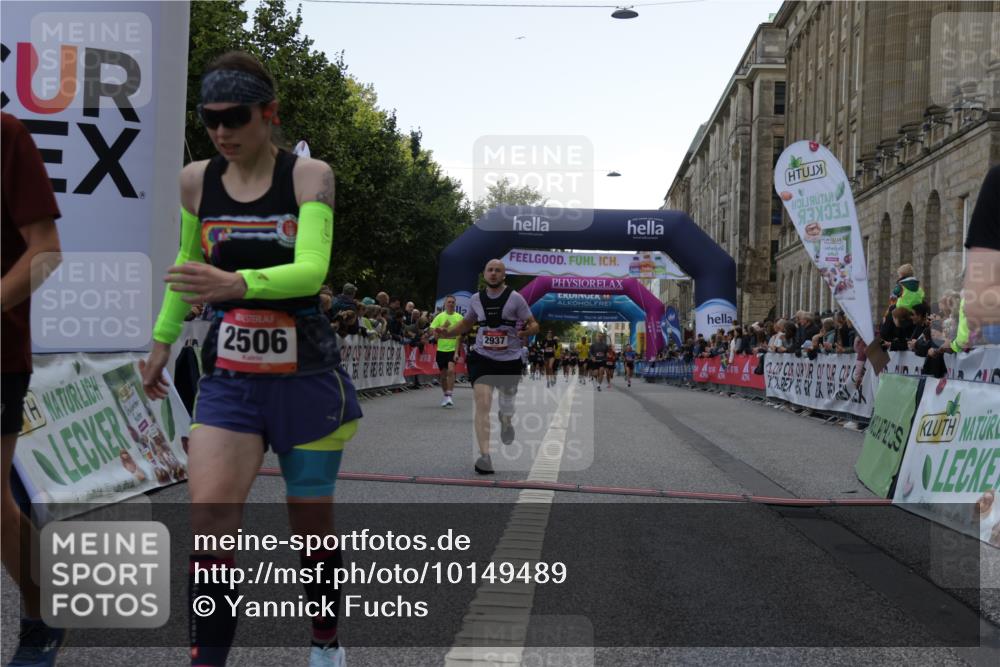 06.09.2026 - CURREX Alsterlauf Yannick Fuchs http://msf.ph/oto/10149489 06.09.2026 09:50:35 Ziel 2411, 2506, 2937, 3402, 4755, 4897, 5274, 5299, 5631, 5946, 6427, 8160 meine-sportfotos.de