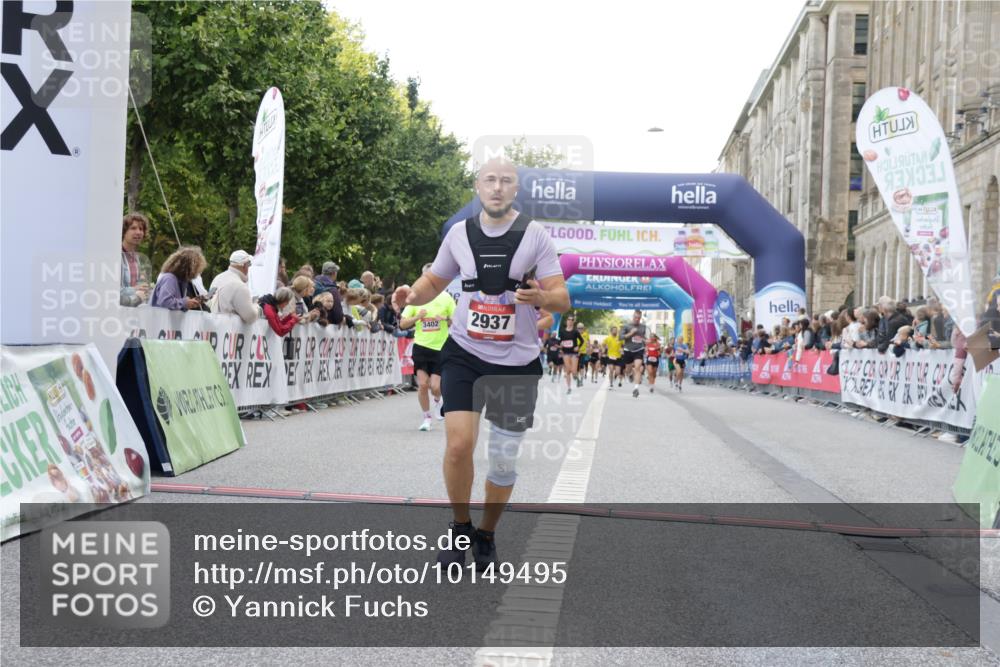 06.09.2026 - CURREX Alsterlauf Yannick Fuchs http://msf.ph/oto/10149495 06.09.2026 09:50:37 Ziel 2411, 2506, 2937, 3402, 4022, 4897, 5274, 5299, 5946, 6427, 8160 meine-sportfotos.de