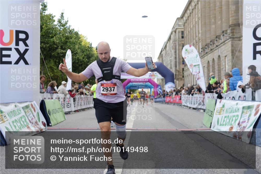 06.09.2026 - CURREX Alsterlauf Yannick Fuchs http://msf.ph/oto/10149498 06.09.2026 09:50:38 Ziel 2506, 2937, 3402, 4022, 4897, 5274, 5299, 8160 meine-sportfotos.de