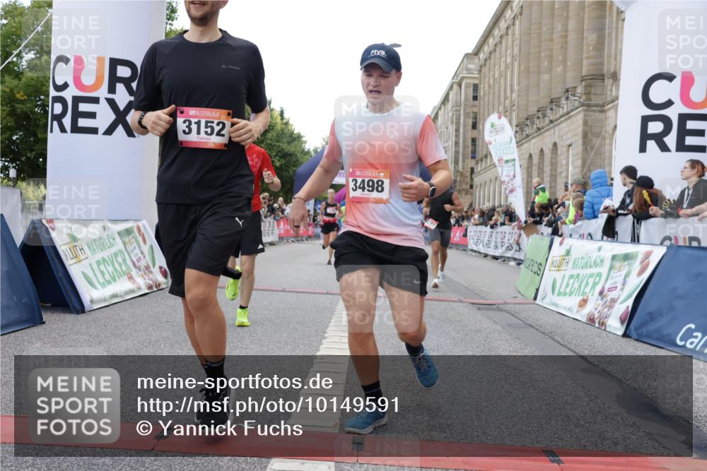 06.09.2026 - CURREX Alsterlauf Yannick Fuchs http://msf.ph/oto/10149591 06.09.2026 09:50:59 Ziel 2008, 2200, 2594, 2803, 3152, 3279, 3468, 3498, 3664, 3700, 4070, 4317, 4687, 5101, 5102, 5480, 6182, 6277 meine-sportfotos.de