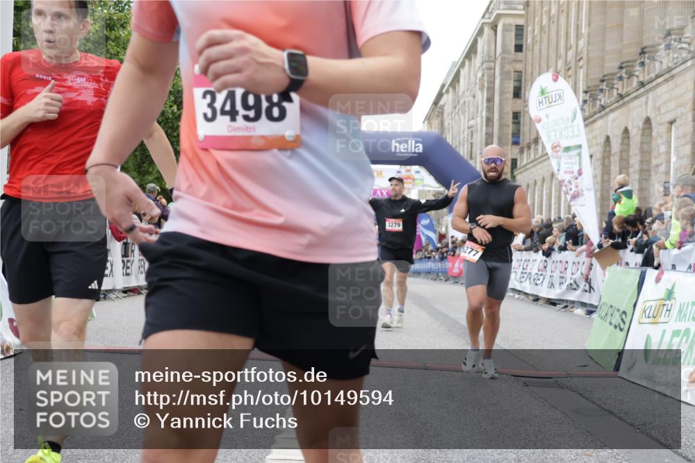 06.09.2026 - CURREX Alsterlauf Yannick Fuchs http://msf.ph/oto/10149594 06.09.2026 09:50:59 Ziel 2008, 2200, 2594, 2803, 3152, 3279, 3468, 3498, 3664, 3700, 4070, 4317, 4687, 5101, 5102, 5480, 6182, 6277 meine-sportfotos.de