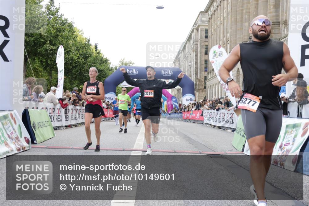 06.09.2026 - CURREX Alsterlauf Yannick Fuchs http://msf.ph/oto/10149601 06.09.2026 09:51:01 Ziel 2008, 2200, 2344, 2594, 2803, 3152, 3279, 3468, 3498, 3664, 3700, 4070, 4317, 4687, 4895, 5101, 5102, 5365, 5480, 5642, 5977, 6277 meine-sportfotos.de