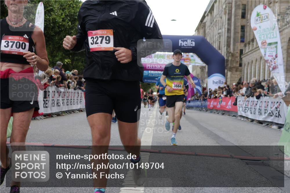 06.09.2026 - CURREX Alsterlauf Yannick Fuchs http://msf.ph/oto/10149704 06.09.2026 09:51:02 Ziel 2008, 2200, 2344, 2594, 2803, 3152, 3279, 3498, 3664, 3700, 4070, 4687, 4895, 5101, 5365, 5480, 5642, 5977, 6204, 6277 meine-sportfotos.de
