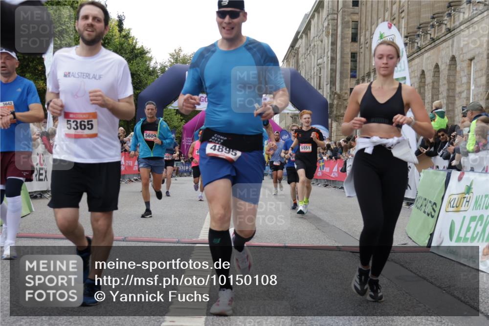 06.09.2026 - CURREX Alsterlauf Yannick Fuchs http://msf.ph/oto/10150108 06.09.2026 09:51:06 Ziel 2200, 2344, 2358, 3237, 3279, 3664, 3700, 4681, 4895, 5365, 5551, 5609, 5642, 5977, 6204, 6277, 8049, 8195 meine-sportfotos.de