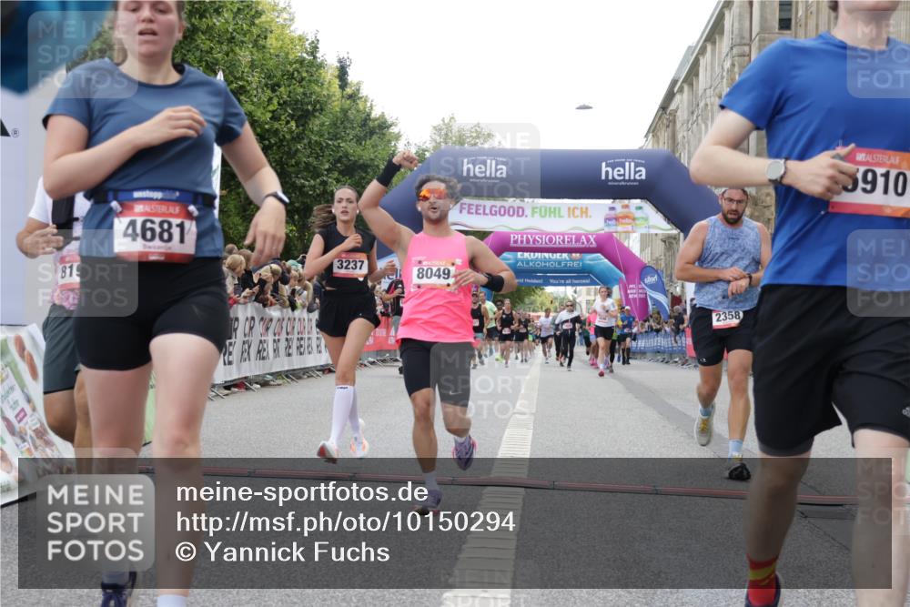 06.09.2026 - CURREX Alsterlauf Yannick Fuchs http://msf.ph/oto/10150294 06.09.2026 09:51:10 Ziel 2200, 2344, 2358, 3237, 3664, 4681, 4895, 5365, 5551, 5609, 5642, 5977, 6190, 6204, 8049, 8195 meine-sportfotos.de