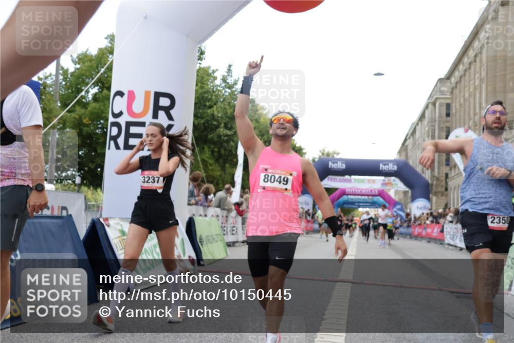 06.09.2026 - CURREX Alsterlauf Yannick Fuchs http://msf.ph/oto/10150445 06.09.2026 09:51:13 Ziel 2358, 3237, 4681, 4696, 4895, 5551, 5609, 5642, 5829, 5977, 6190, 6204, 6327, 6399, 8049, 8195 meine-sportfotos.de