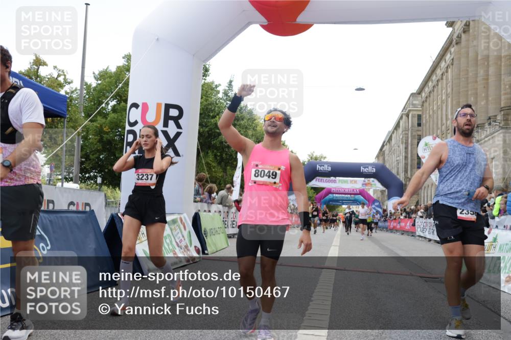 06.09.2026 - CURREX Alsterlauf Yannick Fuchs http://msf.ph/oto/10150467 06.09.2026 09:51:13 Ziel 2358, 3237, 4681, 4696, 4895, 5551, 5609, 5642, 5829, 5977, 6190, 6204, 6327, 6399, 8049, 8195 meine-sportfotos.de