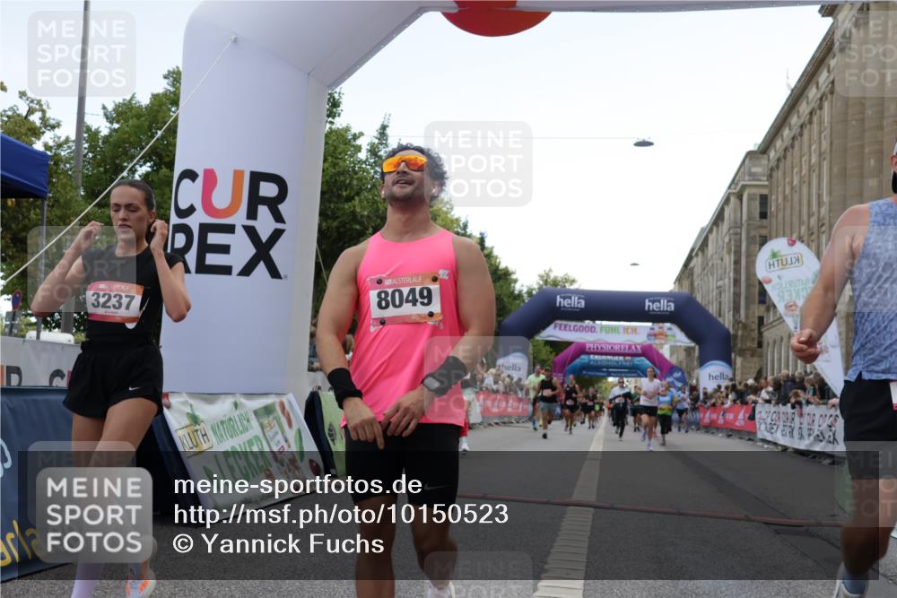 06.09.2026 - CURREX Alsterlauf Yannick Fuchs http://msf.ph/oto/10150523 06.09.2026 09:51:13 Ziel 2358, 3237, 4681, 4696, 4895, 5551, 5609, 5642, 5829, 5977, 6190, 6204, 6327, 6399, 8049, 8195 meine-sportfotos.de