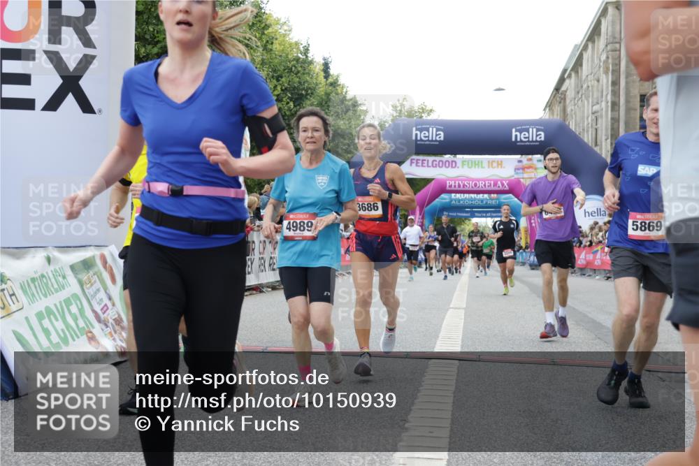 06.09.2026 - CURREX Alsterlauf Yannick Fuchs http://msf.ph/oto/10150939 06.09.2026 09:51:27 Ziel 2071, 2079, 2973, 2974, 3138, 3286, 3340, 3408, 3526, 3686, 3886, 4092, 4381, 4382, 4387, 4989, 5027, 5151, 5238, 5694, 5869, 5885, 6490, 8301 meine-sportfotos.de