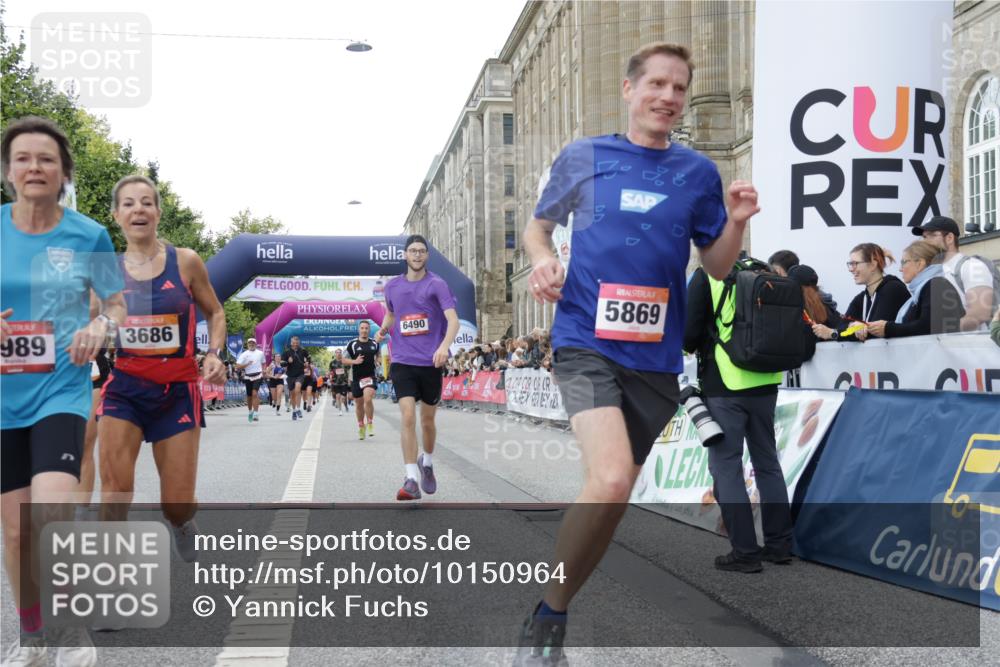 06.09.2026 - CURREX Alsterlauf Yannick Fuchs http://msf.ph/oto/10150964 06.09.2026 09:51:28 Ziel 2023, 2071, 2079, 2973, 2974, 3138, 3286, 3340, 3408, 3526, 3686, 3886, 4092, 4387, 4989, 5027, 5151, 5238, 5694, 5869, 6490, 8301 meine-sportfotos.de